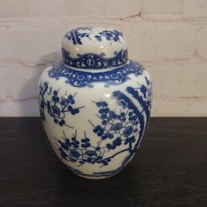VTG 5" Japanese Ginger Jar Blue & White Cherry Blossom w/Double Lid Urn READ
